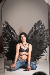 EmilyZaennz 🌸 Pic 2