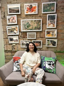 Emmy-Russo Public Foto 4