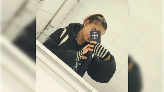 Mona_Slearys Public Pic