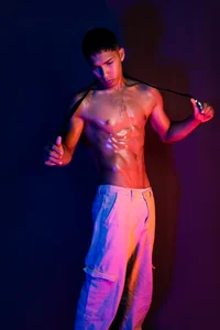 maximo_vega_newv no shirt, no rules 사진