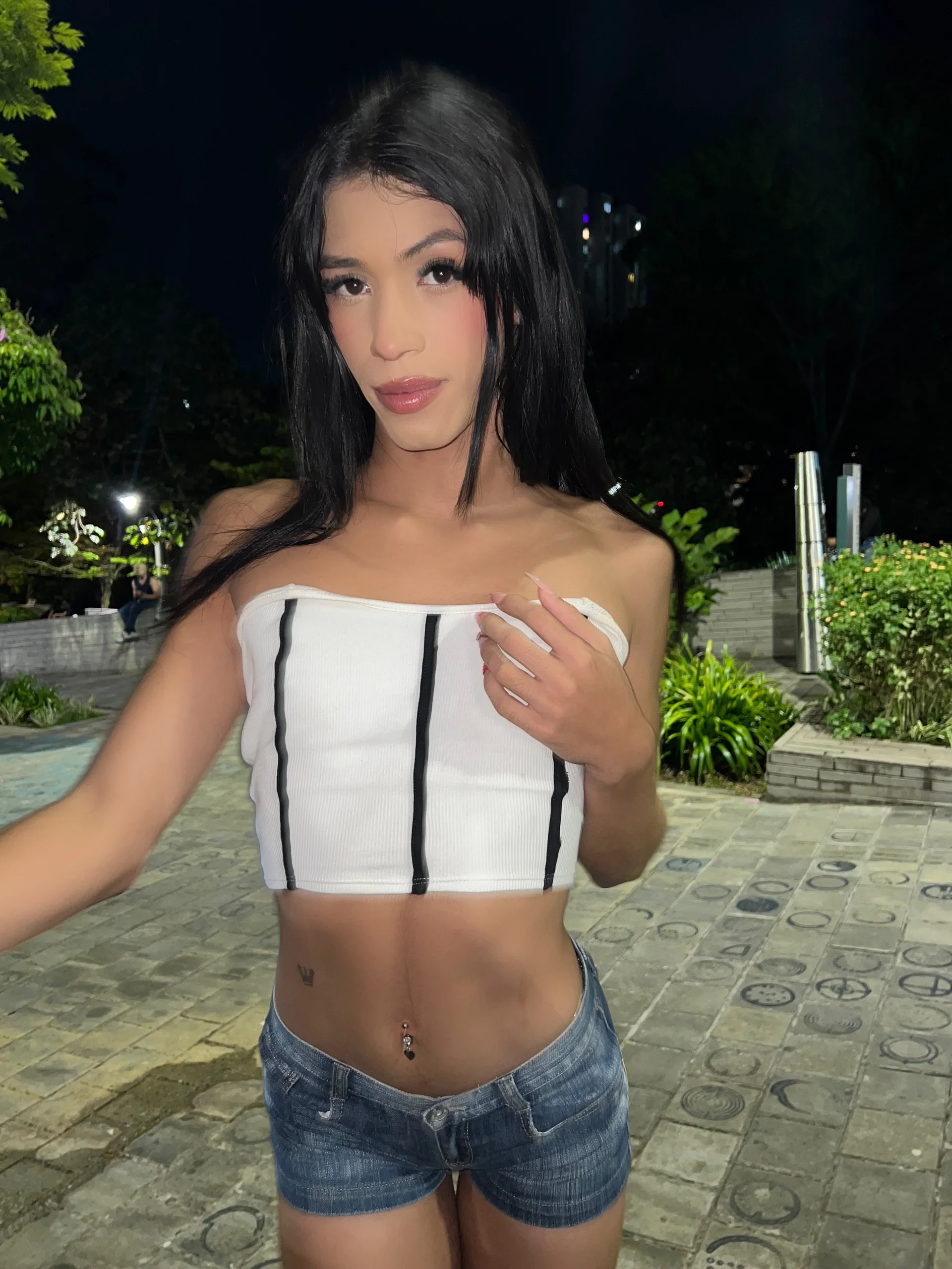 Hello de REINA_ADAHARA  3 photos