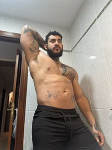 Poses💪 od iamjackc_  3 snímek