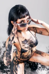 Being a beautiful disaster!! 😇 de MaveParks_  3 Imagens