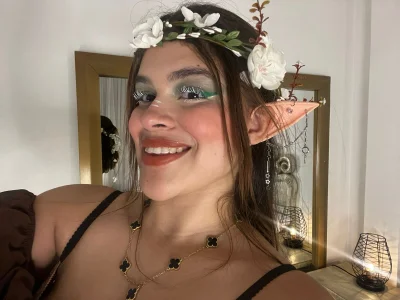 michell_blakke Sexy elf in the garden🧝🏼 Pic