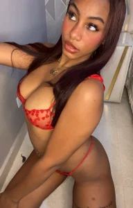 Sofia_StanleyのRed is better on me 💘の 3枚の写真