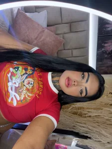 If this photo turns you on, just imagine seeing me in person. 🥵 de Lairahearvy  6 Imagens
