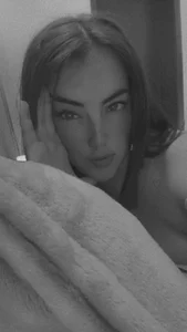 Aphril__ Public Pic 2