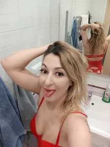 MilaCrazyBlonde Public Pic