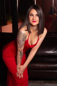 Alice_milf_ Red Alice , sexy milf Pic