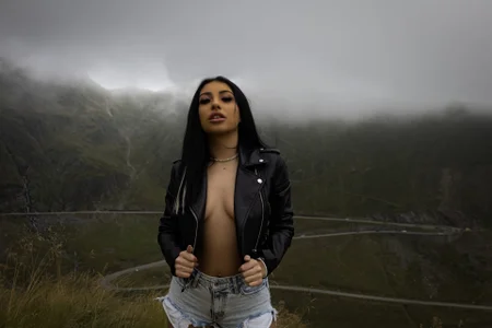 Anais_Bloom Mountains Trip Pic 3