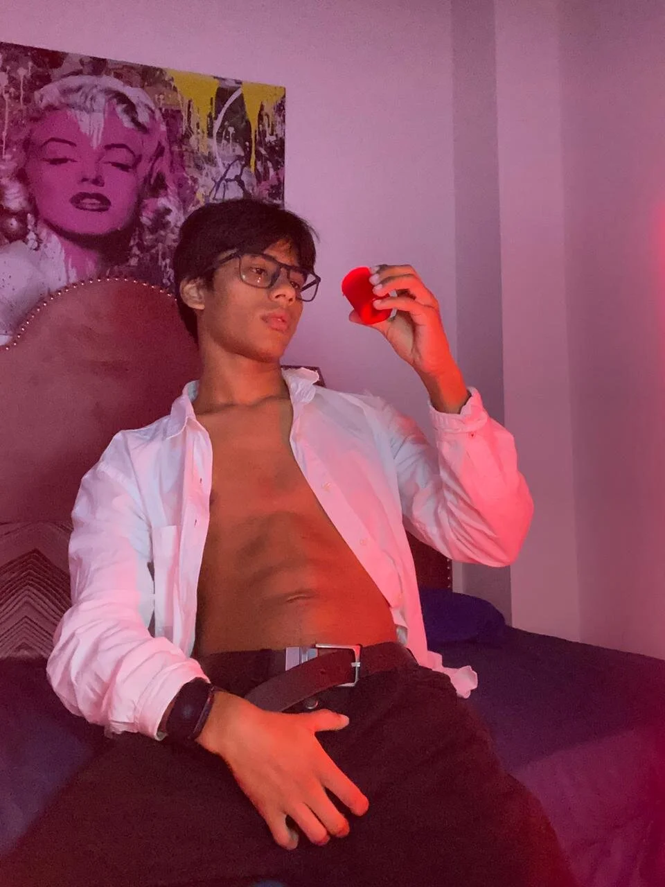 LiamKron Gambar Trending 2800