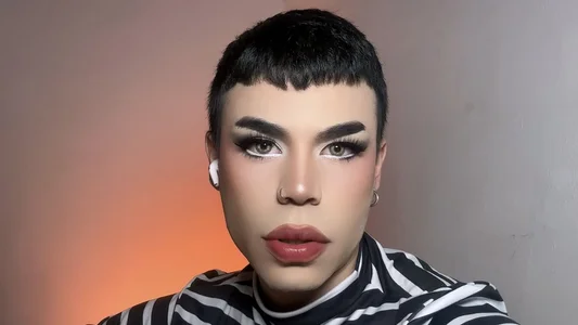 LucyGiraldo Hair doesn't define who you are🔥 Billede 2