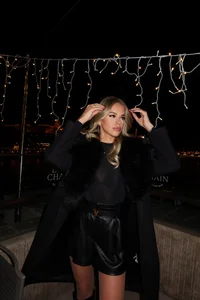 Emilyvanroessel Public টি ছবি