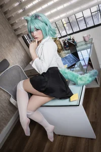 Sienna_Desiree secretary kitten Pic 4