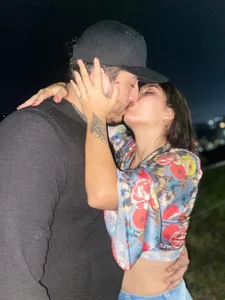 RoxyandAron2のin a gazebo at nightの 8枚の写真