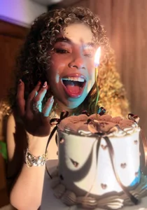 megansan_ The cake isn't the only sweet thing😋 Foto 4
