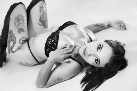 Alissa_Moon_ 🔥 Curves this dangerous should come with a warning 💋 Foto 3