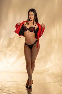 VeronicaMartiin: Will I be your midnight kiss? 🎇😏 ( 8 фото)