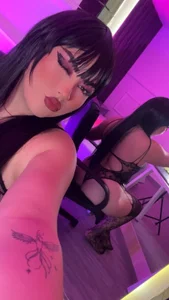 Emberrvelvet A submissive deepthroat girl Foto 6