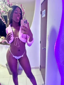 ebonydreams01のDo u like my new Outfitの 3枚の写真