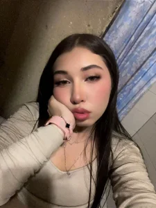 eilen_pink Public Pic 4