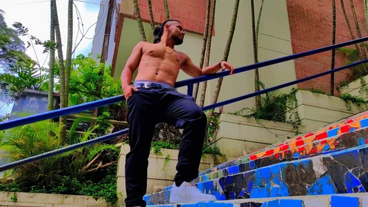 BrianMalonee Public Immagine  5