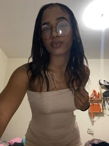 AvenLyric I’m glowing for you, love 💕 I’m live now from 8:30 AM to 3:30 PM (Colombia) just waiting to spoil y Gambar 3