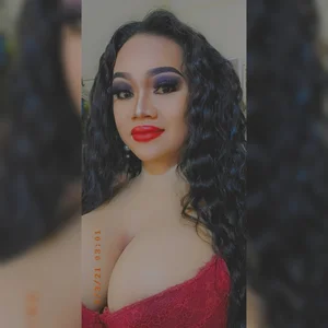 Ara_Cumms curlyhair Pic