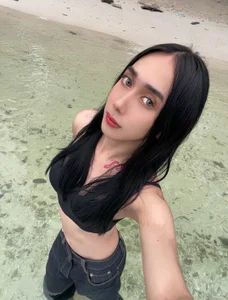 Krishellemoorree Isabella at the beach Pic 3