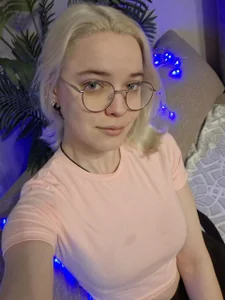 EdaKirkIin pink top drive me so much Pic 4