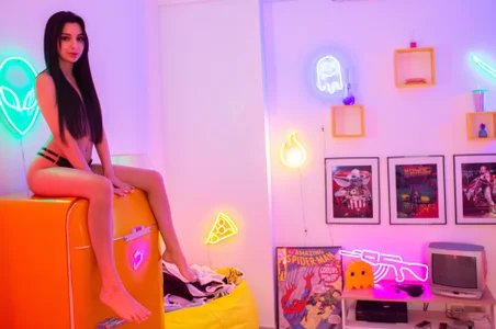 miss_emily_ Neon sweet surprise Immagine  3