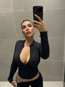 krissiswrld- Public 사진 3