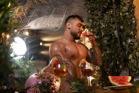 ERIC_HARRISON 🍉🍑Tropical Temptation🍓🍍 টি ছবি