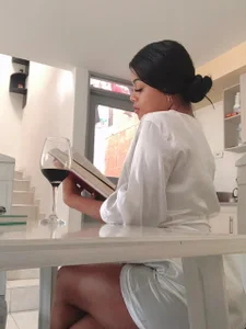 JadeRousse Immersing yourself in a good book is like lighting a flame that will fuele all your senses টি ছবি