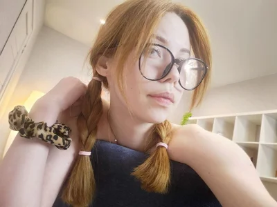 Wendy_Cutie hot girl with glasses Immagine  5