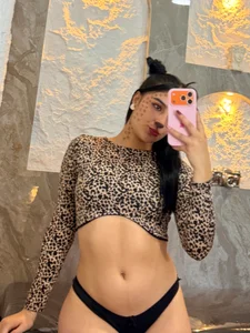 nyx_kitty_a Welcome to the best month of the year. - {count, plural, one {תמונה אחת} two {שתי תמונות} many {# תמונות} other {# תמונות}}