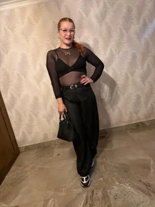 AllisonRoberts_ Elegance doesn't need permission... just a look. ✨ Foto 4