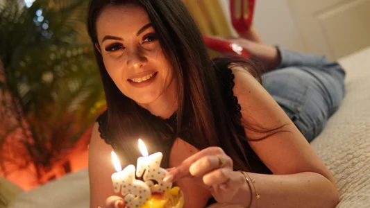 Good-bye 32 ! 🧁 od SeductiveMom  2 snímek
