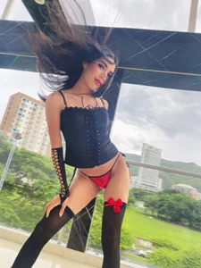 Bylie_Hills The wind favors me صورة واحدة|Bylie_Hills The wind favors me صورتان|Bylie_Hills The wind favors me  4 صور|Bylie_Hills The wind favors me  4 صورة