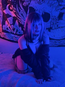 You look lonely de princesita_valija_  6 Imagens