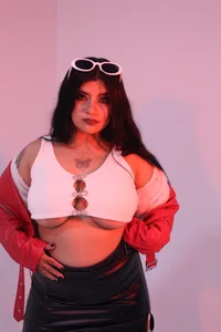 Alexa_Espinoza Red+black= sexy Alexa Pic 9