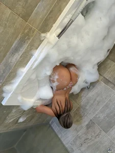 Amya_Phone Public Poză