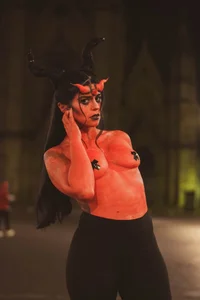 Julieta_RussellThe devil in I... 666图片 2