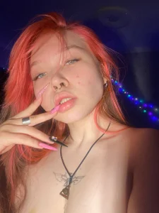 May_aster Hottie Immagine  4