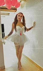 AnisiaFarina Trick or Tease? 👻🔥 Pic 5