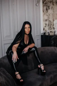 blackberry_star LATEX HIGH HEELS BOOTS BRUNETTE FEMDOM MISTRESS DOMINATION LEATHER Foto 6