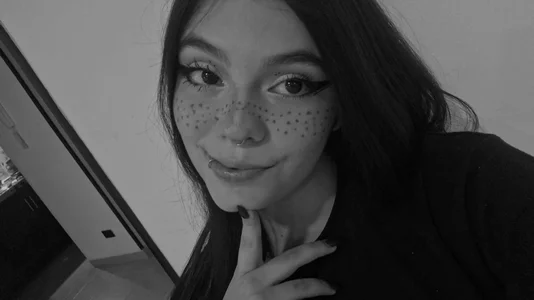 cutee_andreaのSoft look, wild thoughts… 🖤🤍の 4枚の写真