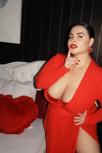 GeorgiaLerox ♥️Lady in red♥️ Billede 2