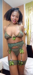Sarahi_rose I want to play with you… are you up for it? Bilde