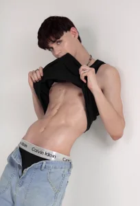 VladHellsing4's jeans and black calvin kleins! Sex Photo 3